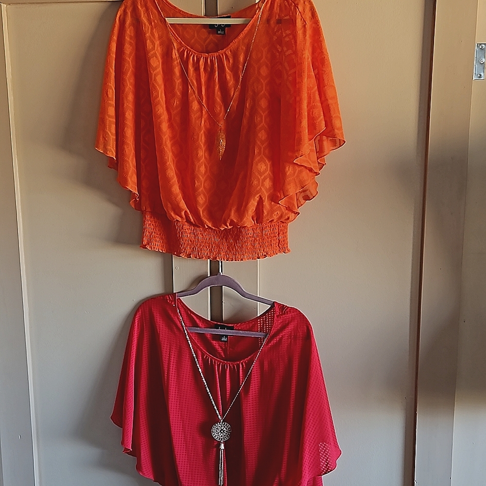 2 by & by blouses with detachable necklaces, size Large ❤️🧡